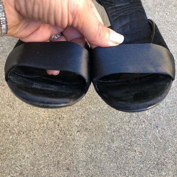 ♦️SOLD♦️GUCCI D’ Orsay Black Velvet Satin Heel Sz7 - Picture 6 of 8